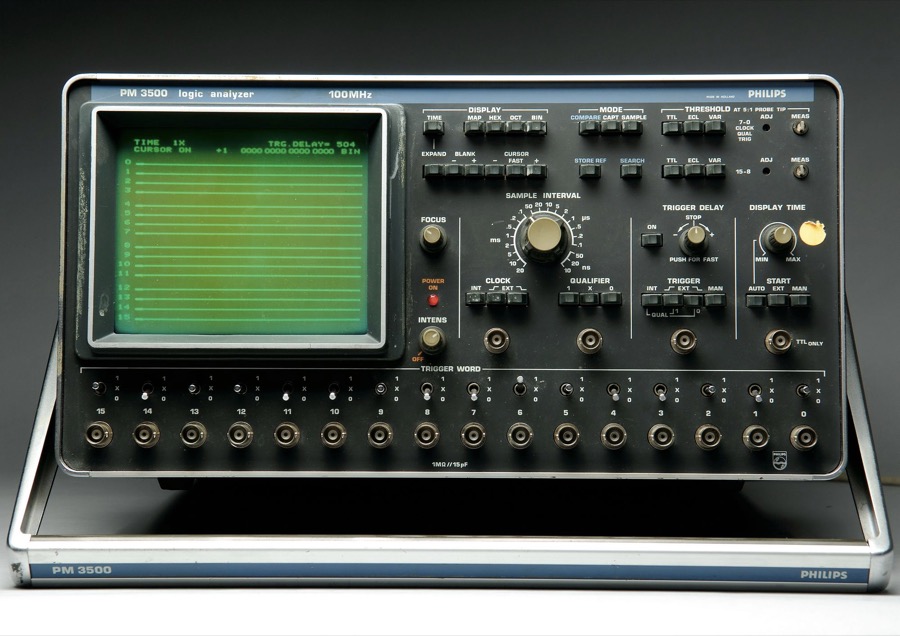Electronics photograph 3